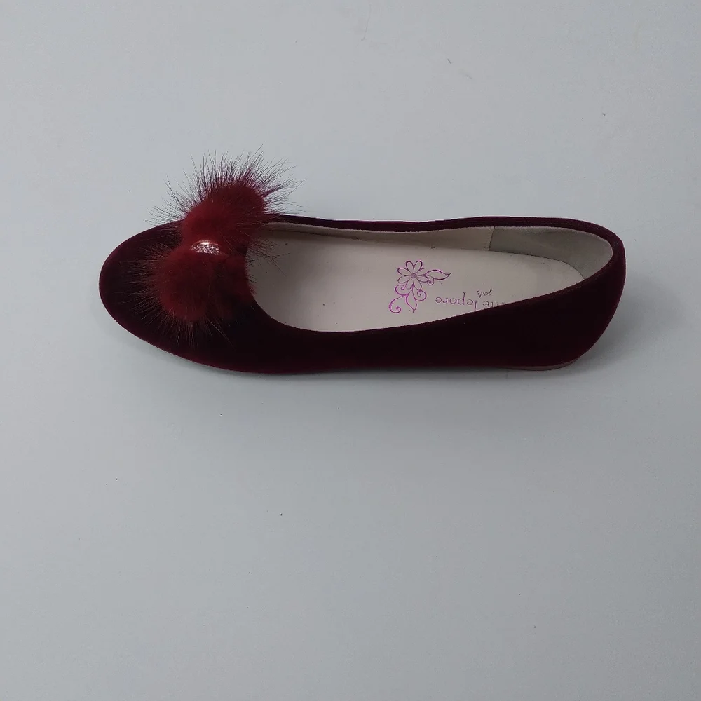 Nanette Le pore burgundy velvet size 4 girl's shoe